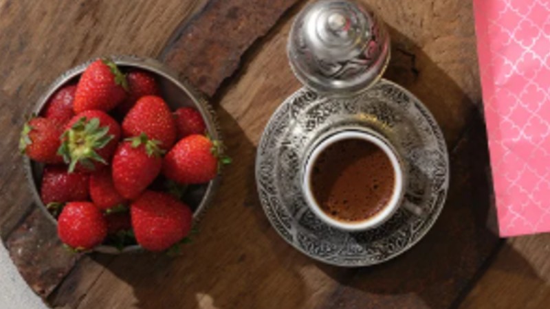 ÇİLEKLİ TÜRK KAHVESİ